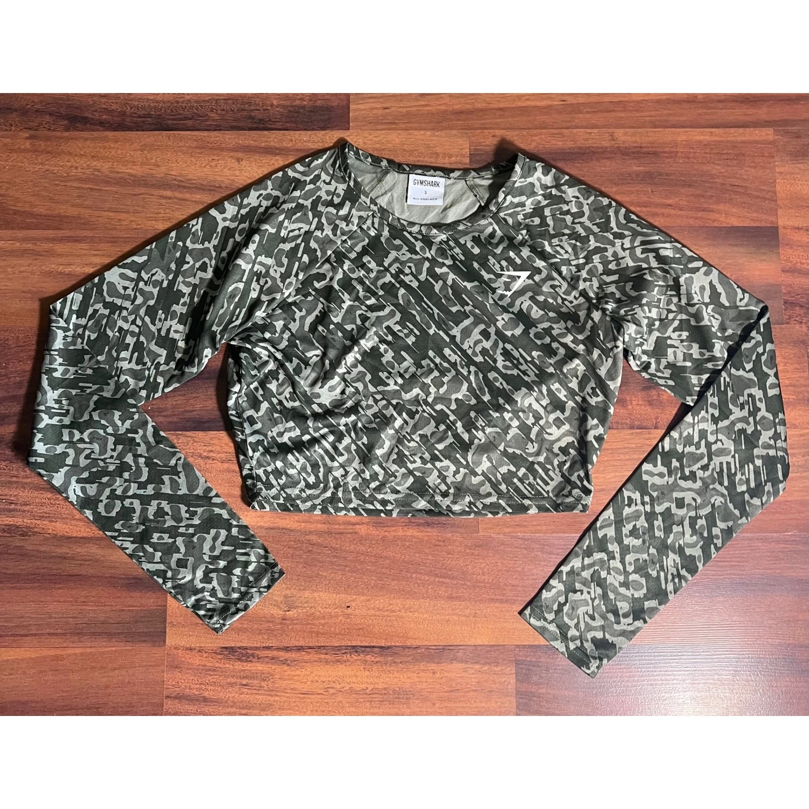 Gymshark Training Crop Top Camo Long Sleeve Activewear Athletic Gym Workout