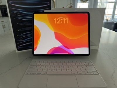 APPLE iPad PRO 12.9'' w/ MAGIC KEYBOARD! 6th Gen 128GB A2436 MNXP3LL/A +PEN!