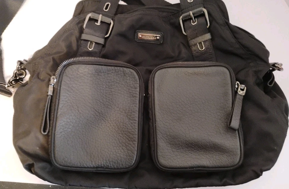 Bolsa de pañales StorkSak London Alexa Premium negra de nailon y cuero Foto 3 de 4