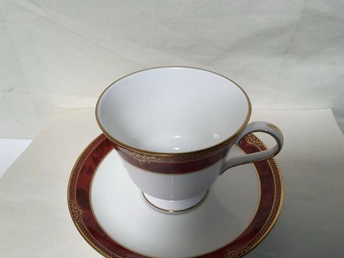 XX89 Vintage Spode Red and White Fine Bone China Teacup and Saucer For Gift - Picture 2 of 4