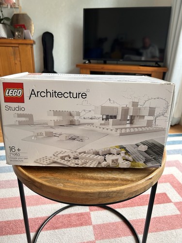 LEGO Architecture Studio 21050 Set With Guidebook. Very good condition.