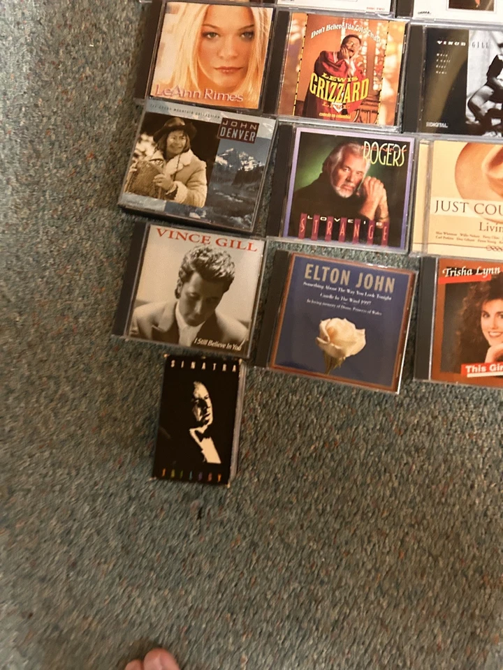 CD LOT of (36) George jones, Reba, Dolly Parton, Elton John, and more!  — 第 2/4 张图片