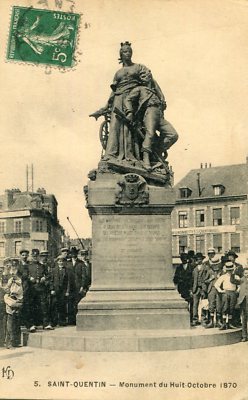 Card SAINT QUENTIN Monument du Eight Octobre 1870 very animated