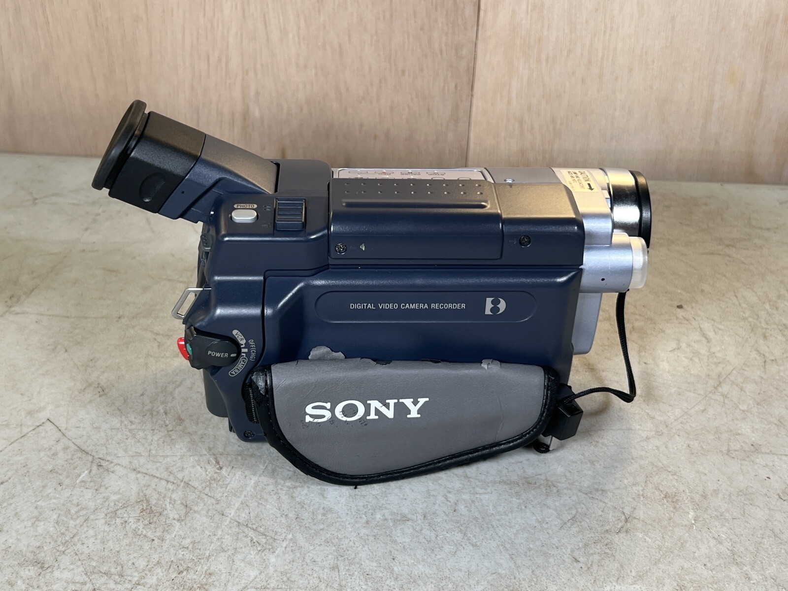 Sony Handycam DCRTRV250 Digital 8 Camcorder Bundle W/ Nightshot Tested