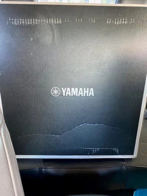 Sistema de altavoces de cine en casa Yamaha 5.1 canales 4K con subwoofer alimentado/bluetoo Foto 2 de 4