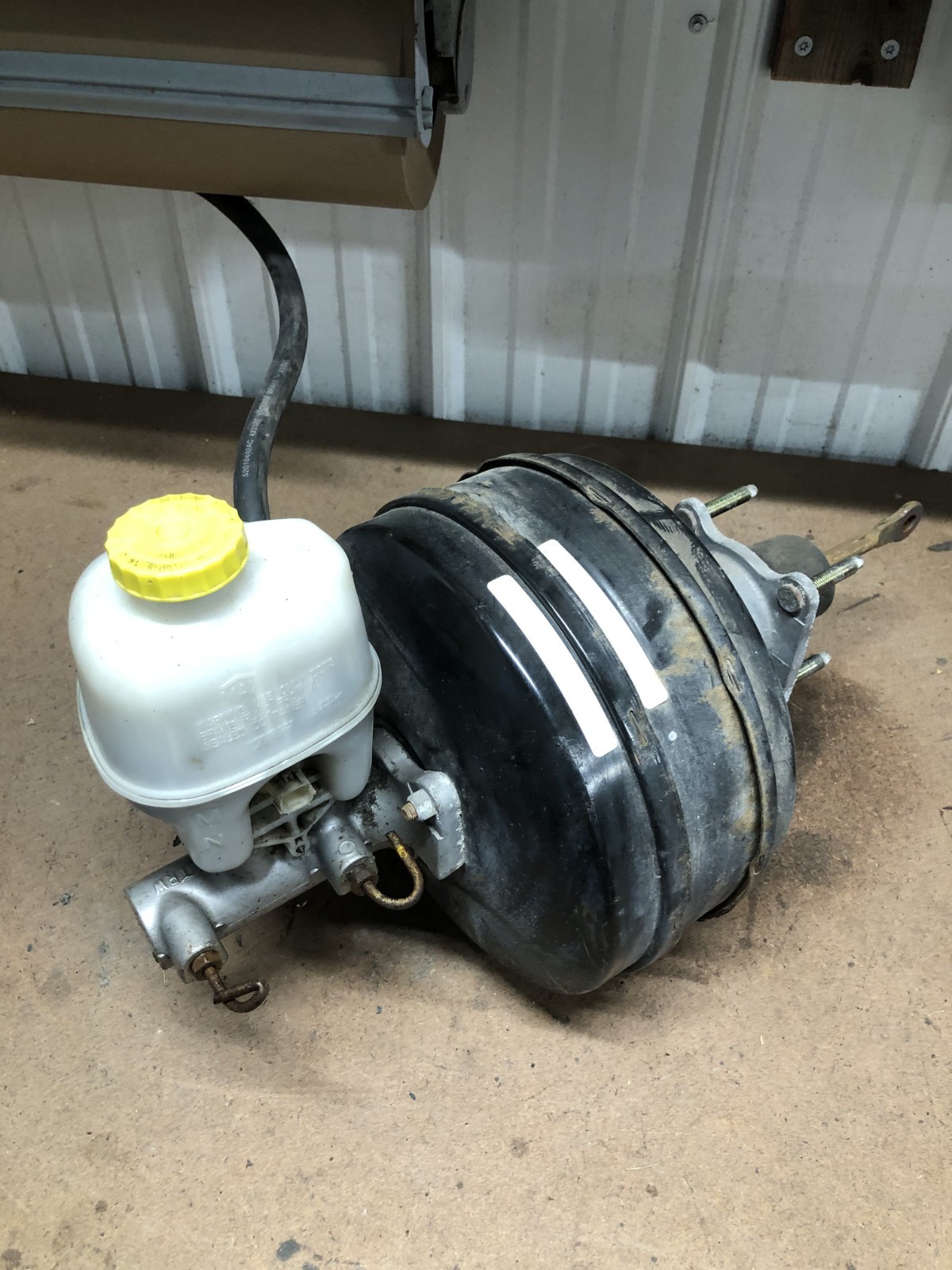 2004 Dodge Ram 2500 Power Brake Booster with Master Cylinder OEM 5.7L