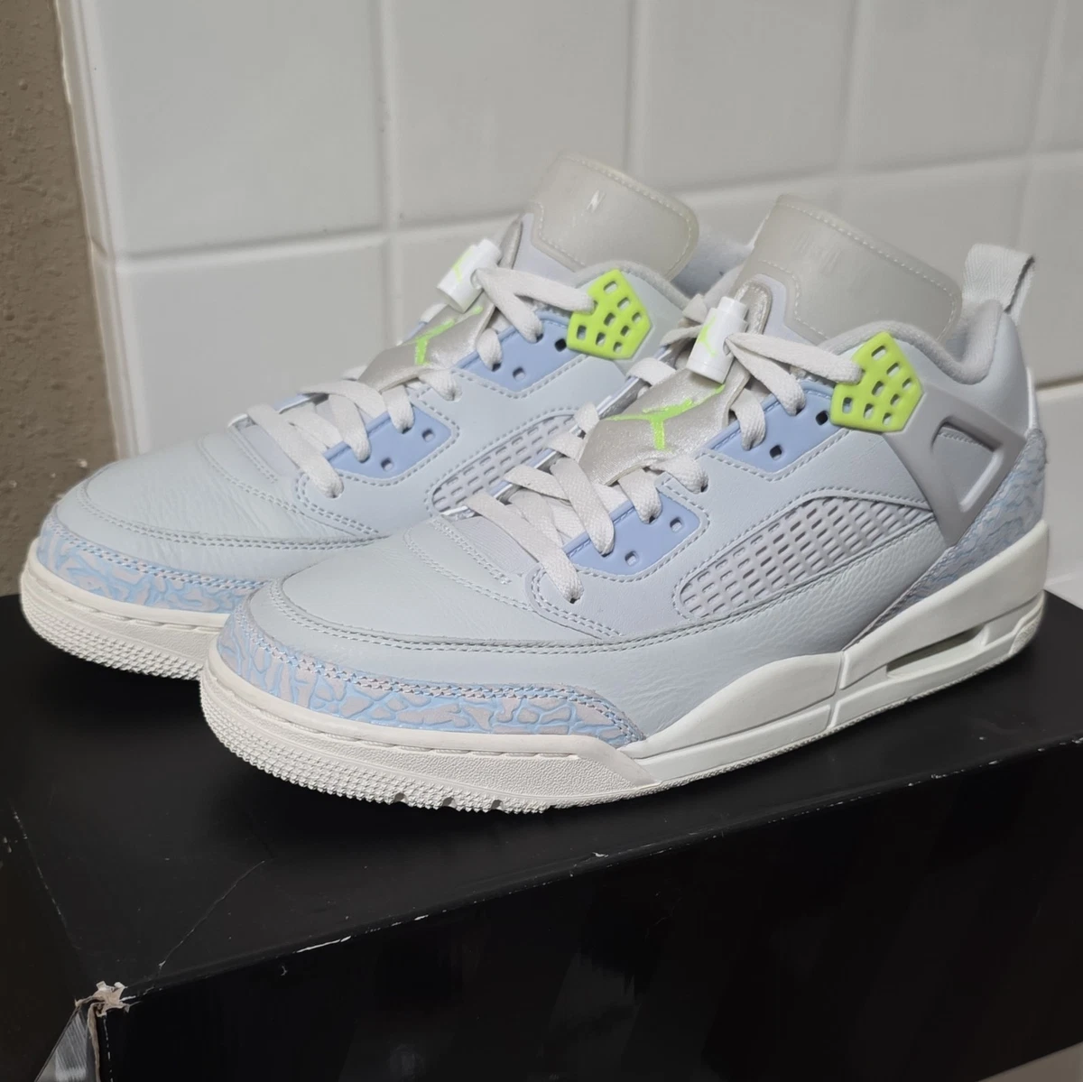 Jordan Spizike Low Photon Dust for Sale | Authenticity  display picture 2