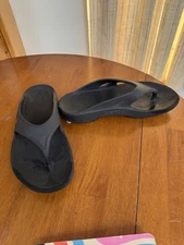 OOFOS Unisex Black Recovery Flip Flop Sandals size M12 W14 EU 45
