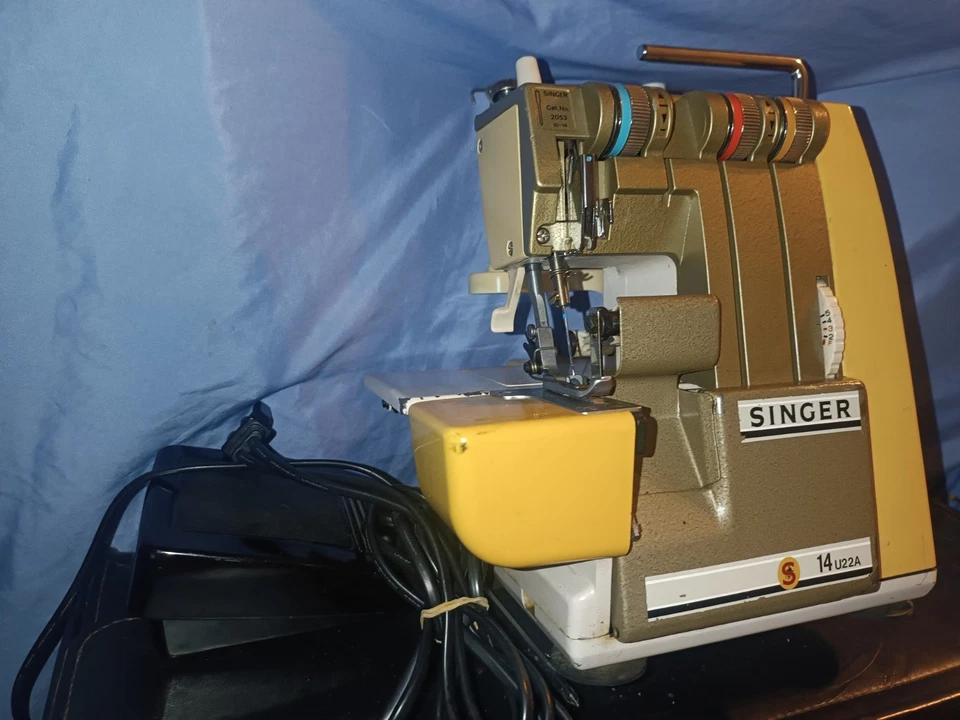 Overlock SINGER M.C.P.K 14U22A Guter Zustand! - Bild 4 von 4
