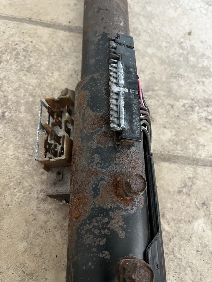 GM A 1968-1972 carrocería Oldsmobile columna de dirección de cambio de piso con eje inferior Foto 3 de 4