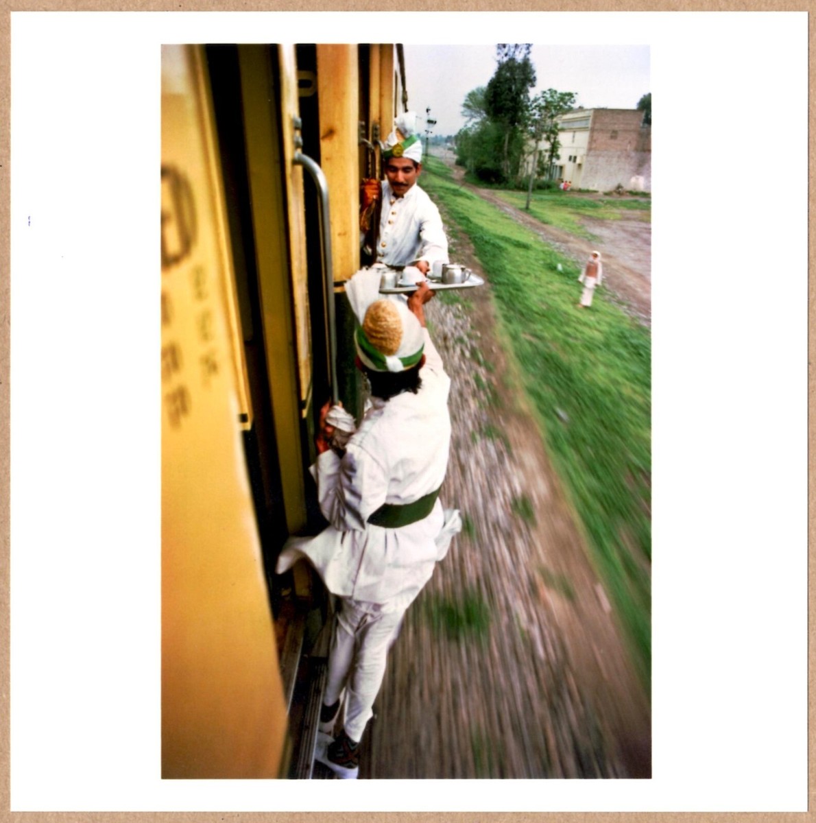 サイン入り Steve McCurry Steve McCurry SIGNED STEVE MCCURRY Print - Magnum Square Print from April