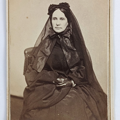 1860s CDV Photo Woman Mourning Fashion Crepe Veil Illinois Female