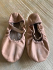 Girls Pink Leather Ballet Dance Shoes Bloch Size 2.5D — photo 1