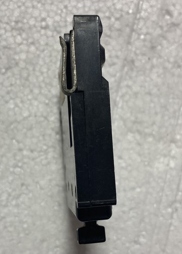 A120L A120 Challenger American 1P 20A Wafer Thin Circuit Breaker - Picture 5 of 14