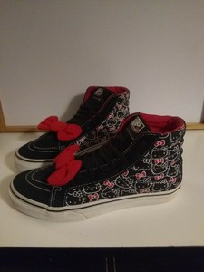 tenis vans rojos con negro