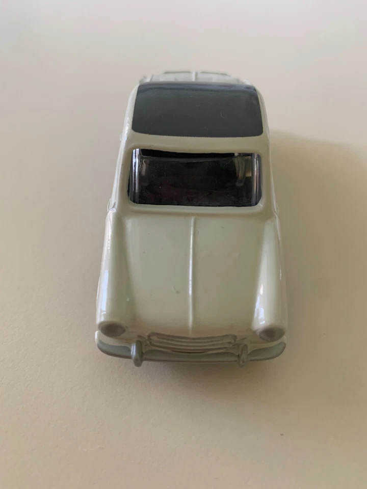 Quiralu 1:43 Vespa 400 con box originale Made in France - Immagine 3 di 4