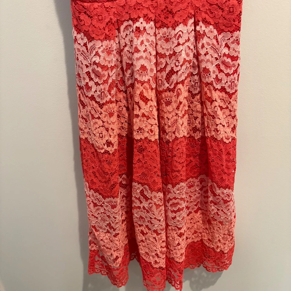 Vestido Belle Badgley Mischka Encaje Ombre Halter Midi Rosa Coral Talla 2 Foto 4 de 4