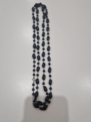 Schwarze Perlenkette mit silberfarbenem Verschluss 120 cm 