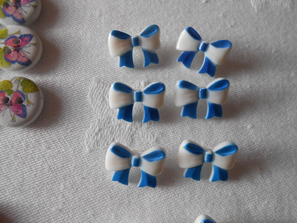 JOB LOT  SMALL BUTTONS CHILDREN'S BABIES KNITTEDS CRAFTS - Image 4 of 4