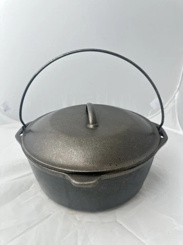 Vintage Lodge #8 Dutch Oven with Lid 10 1/4" Cast Iron Pot USA D3 8D0 Heavy Duty