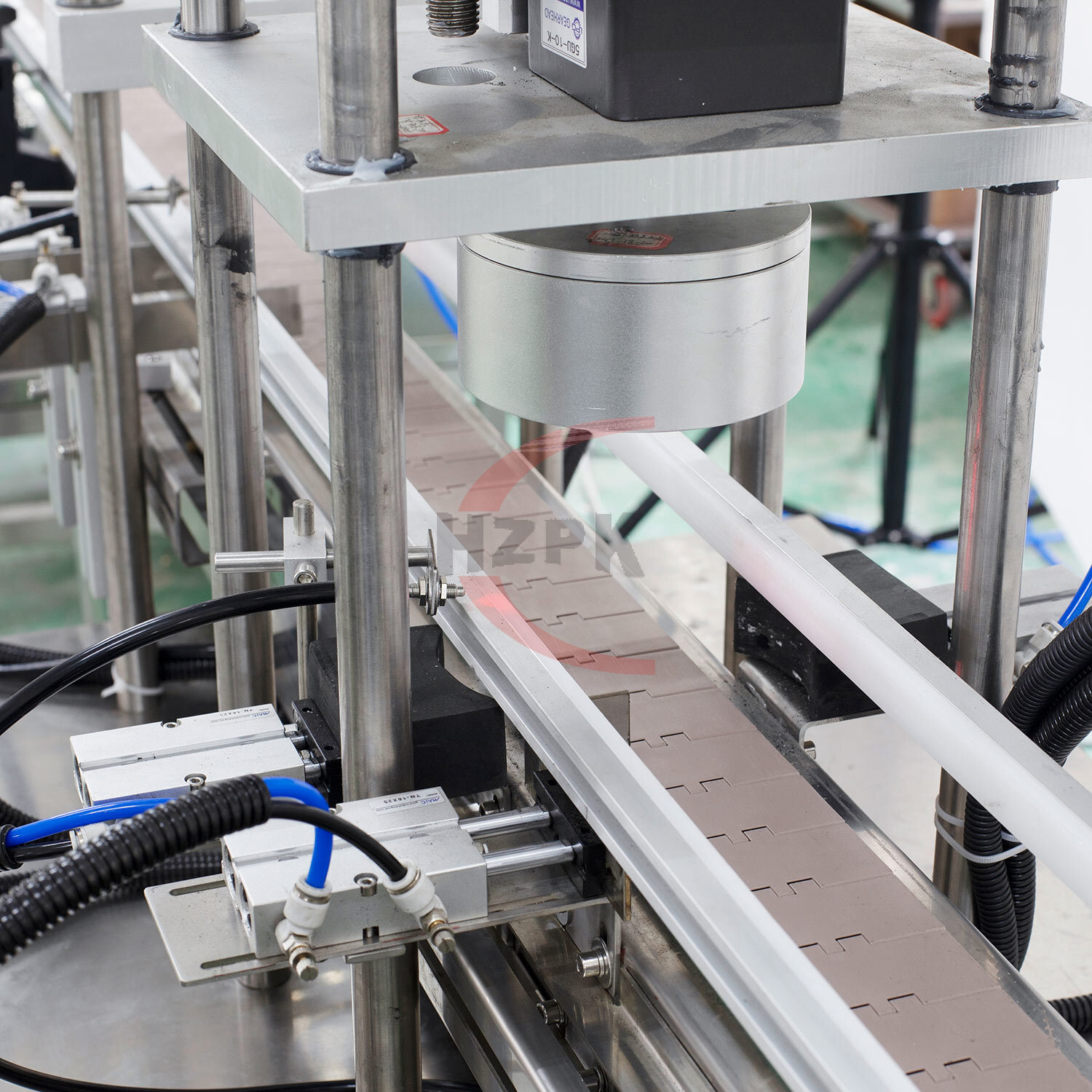 Automatic Linear Capping Sealing Machine for Round Plastic Bottle Cover ...