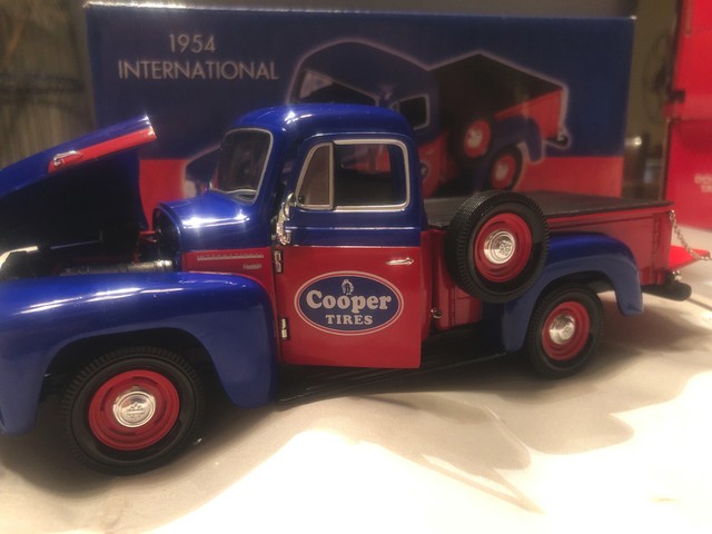 toy international pickup trucks