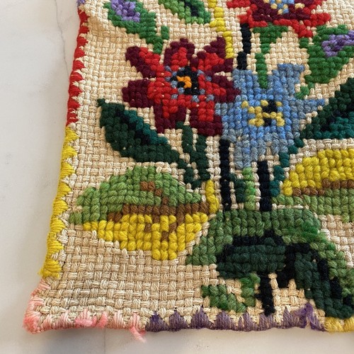 Table Runner 38” x 12” Chunky Floral Cross Stitch Yarn Vintage - Picture 3 of 9