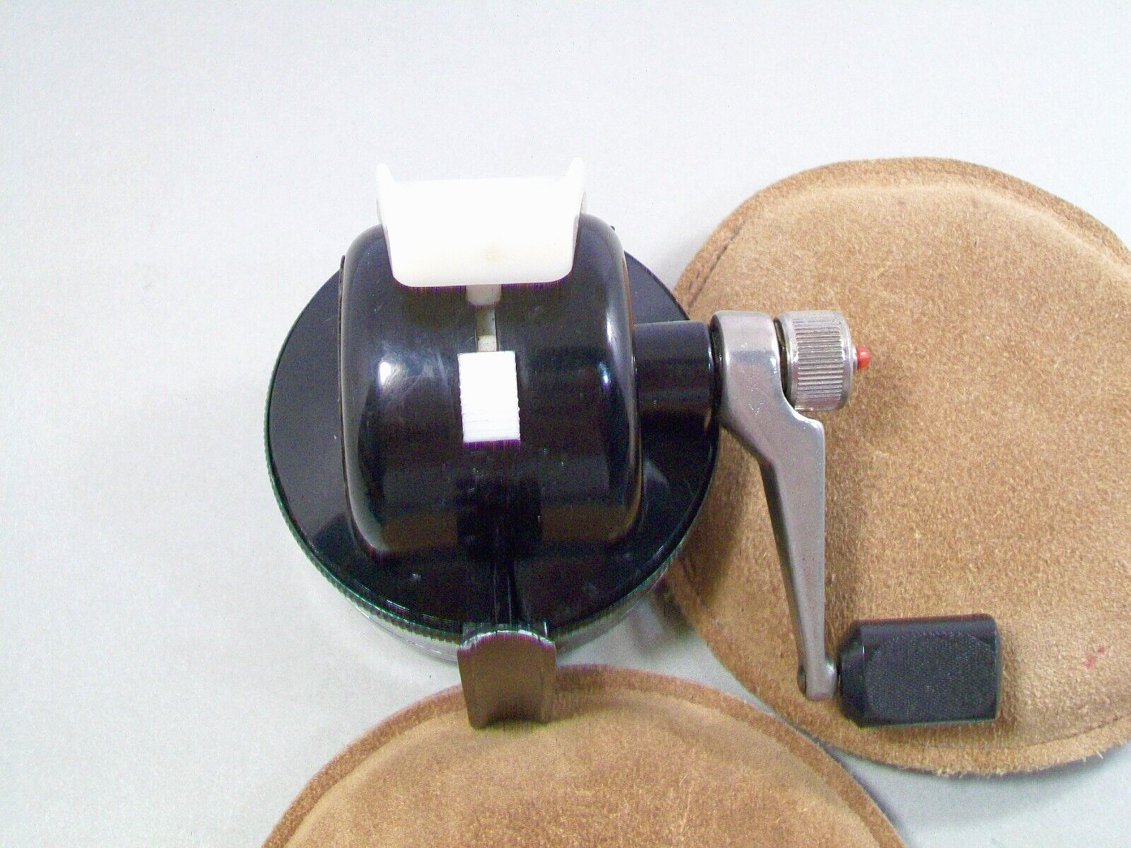 JOHNSON VINTAGE SABRA MODEL 130B SPINCASTING REEL ∙ TESTED & WORKING