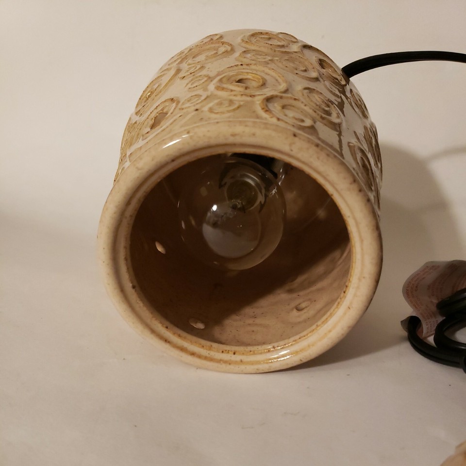 Scentsy Wax Candle Warmer Angora Tan SwirlsScrolls Pattern Ceramic