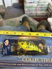 VINTAGE TOM MANN’S  MID 1- IN A BEAUTIFUL FIRE SHAD COLOR PATTERN**