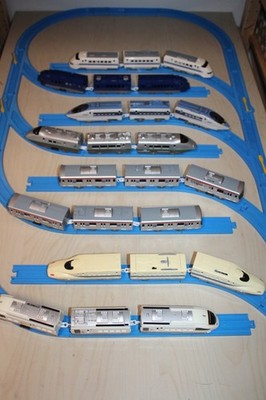 Takara Tomy Tomica & Plarail & Trackmaster MEGA Sammlung Loks Schienen usw.