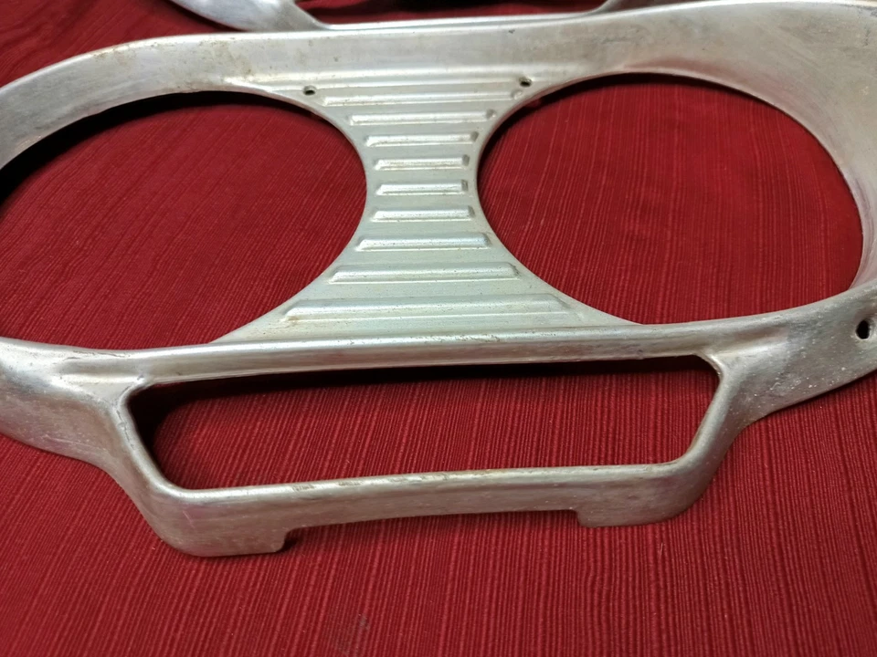 Biseles de faros Chevrolet Corvair 1961-1964 OEM/moldura ESTADO USADO Foto 4 de 4