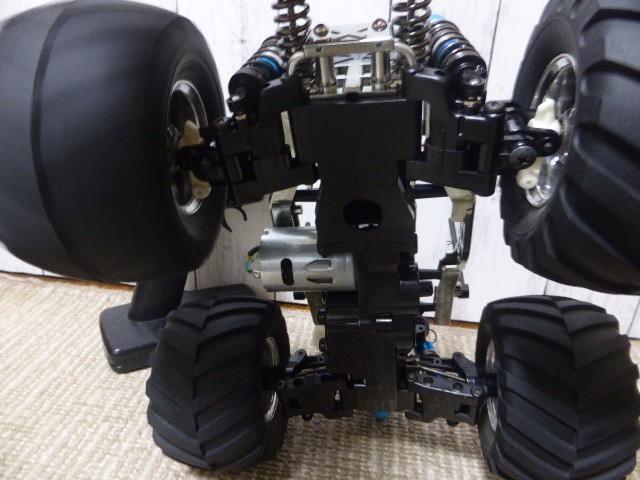 TAMIYA WILD WILLY 2 1/10スケール Tamiya WR-02 Wild Willy 2 1/10 2WD Monster Truck Kit