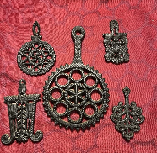 Griswold Cast Iron Wilton and Others Trivet Set (5 pieces) -- 9402 - product listing photo