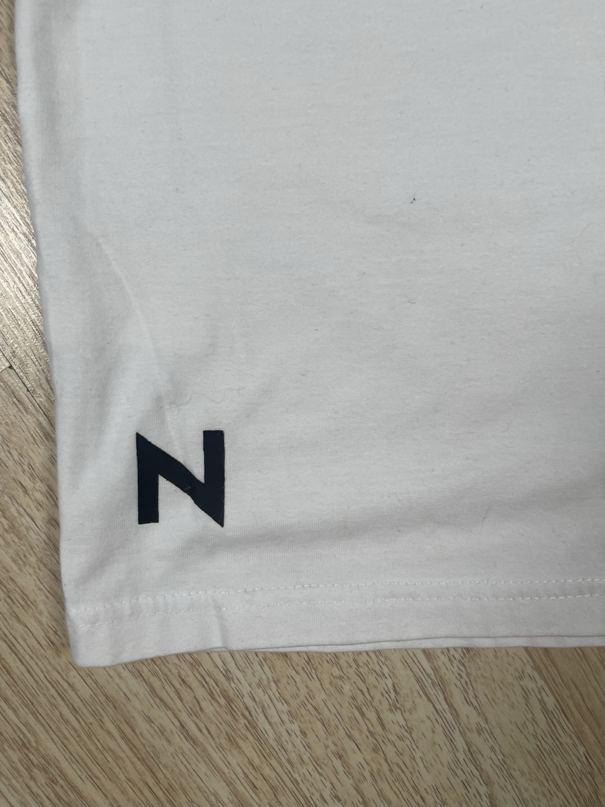 Niche Brand Tee White Raised Letter Print Men’s Size S