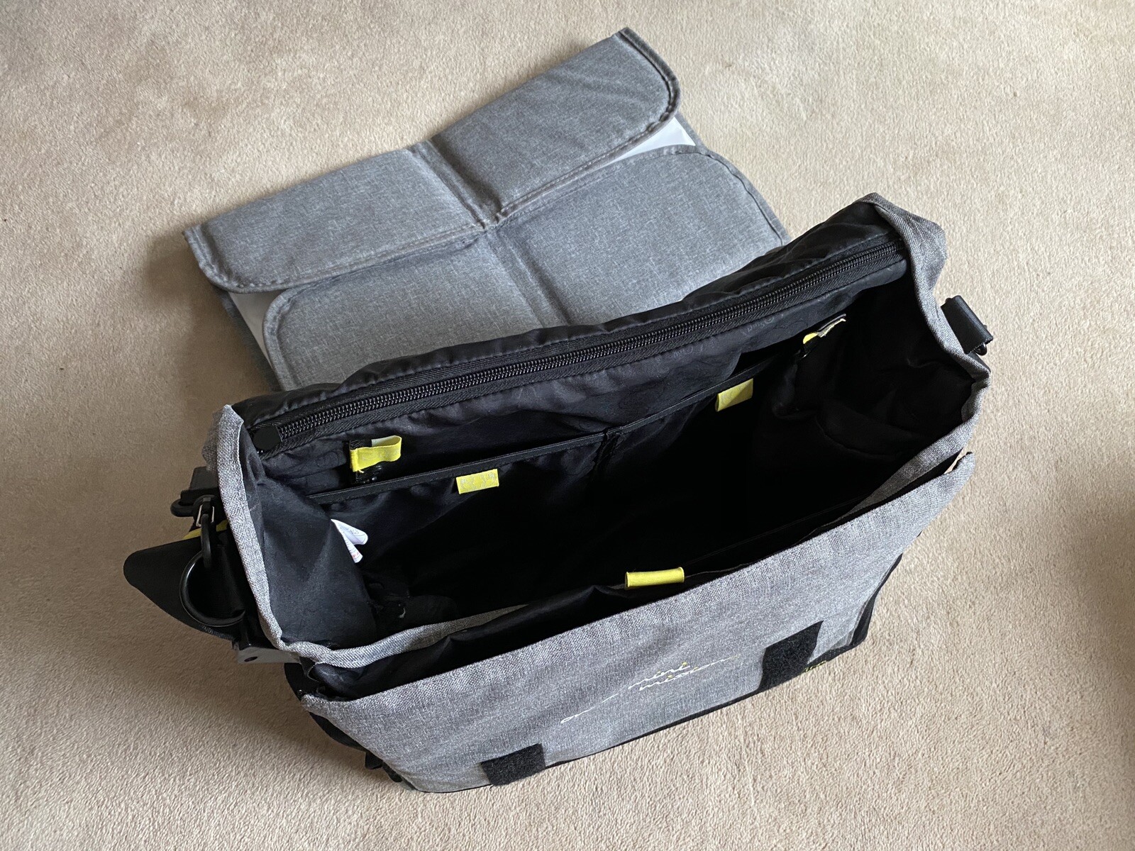 bababing daytripper changing bag