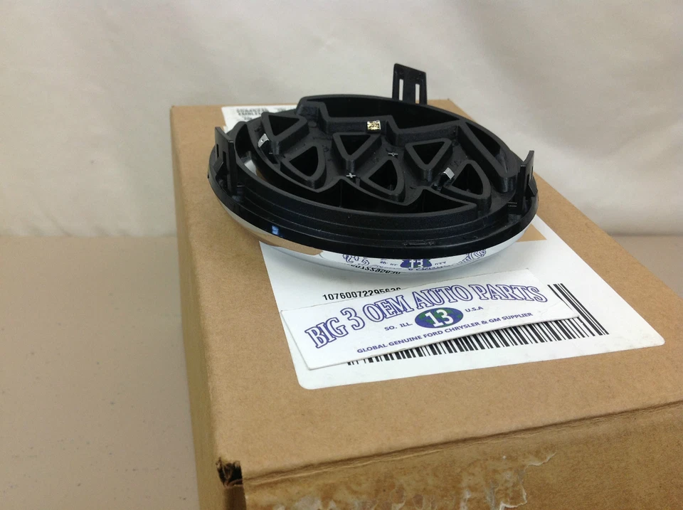 Buick Lacrosse / Allure Rejilla Frontal Cromo EMBLEMA CON SOPORTE Nuevo OEM 20845245 Foto 4 de 4