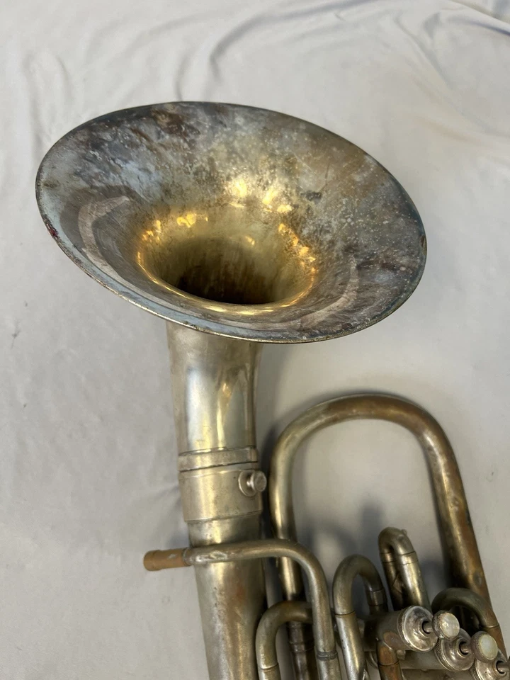 DE COLECCIÓN KING de H.N. CUERNO BARÍTONO PLATEADO WHITE CO. CON CAMPANA DESMONTABLE CLEV-D O Foto 4 de 4