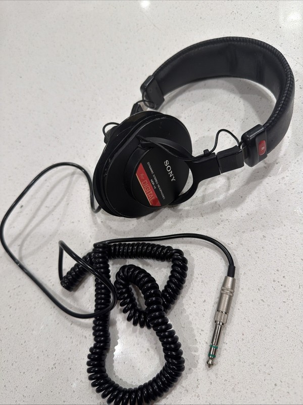 Sony MDR-V6