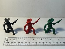 Tim Mee plastic VTG 1960's 60mm set of three Cowboys kneeling with guns