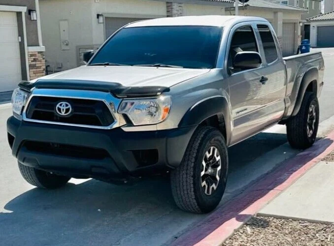 Protector de capó BugFlector II deflector protector contra insectos para Toyota Tacoma 2012-2015 Foto 3 de 4