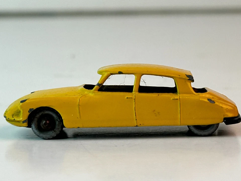 Matchbox Gray Wheel No. 66 Citroen DS 19, Silver Plastic Wheels - Image 2 of 4
