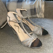 Women's High Heel Silver With Glitter With Zip Made By Nina Size 6.5M