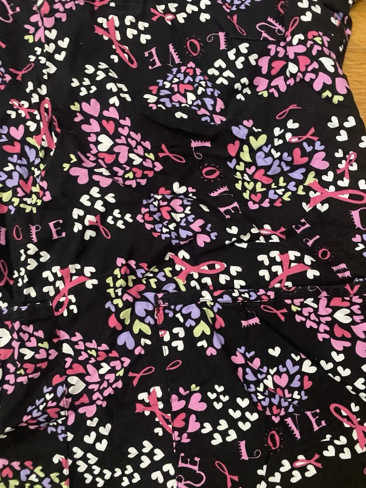 Fita esfoliante feminina rosa câncer de mama pequena Sanibel Scrubs serve como XS - Imagem 3 de 4