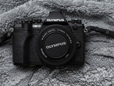 Olympus OM-D E-M10 MARK III S Mirrorless Camera with 14-42mm Lens