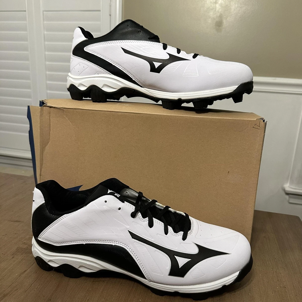 Mizuno White Baseball & Softball Shoes & Cleats for Men for  display picture 3