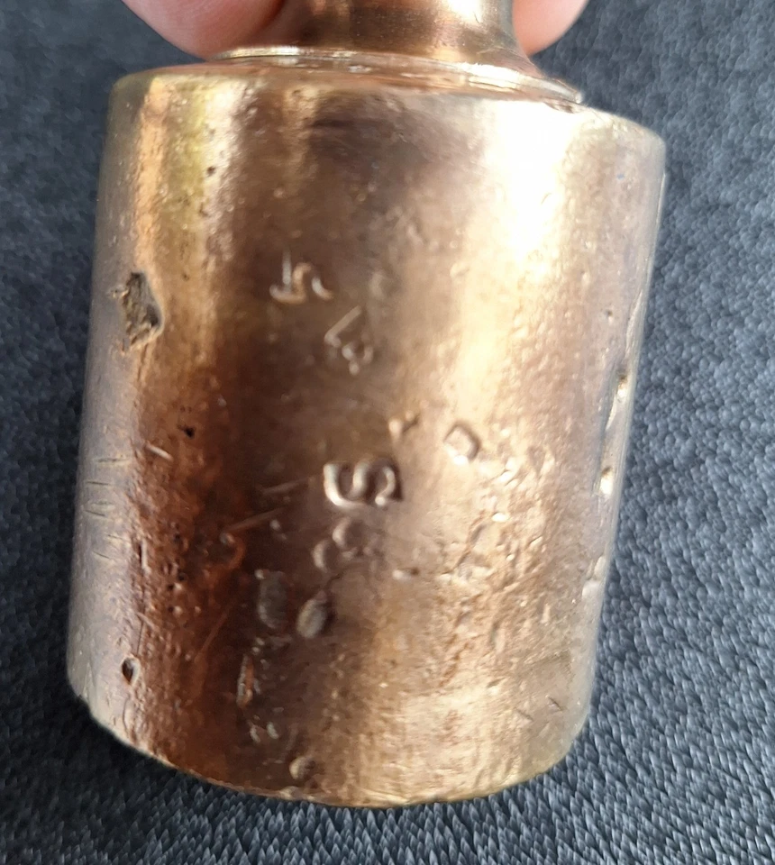 Tres Ancien Poids laiton 1 kg - Photo 4/4