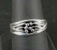 Ring Silver Vines and Berry Design Band Sterling 925 Size 7.75 RIng Band