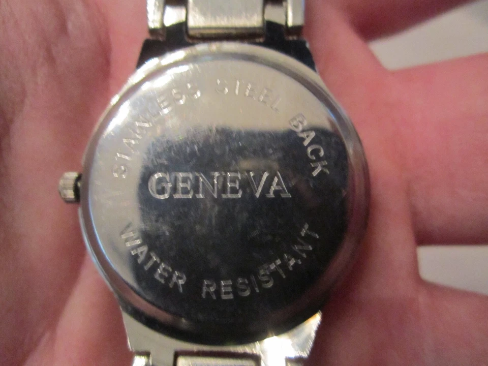 RELOJ GINEBRA SUPERIOR CUARZO - CARA BLANCA 8 1/2" LARGO - BBA-6 Foto 4 de 4