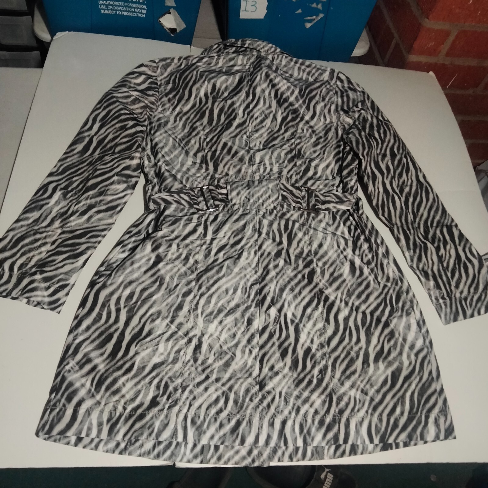 Chico's Gray white pattern button up polyester co… - image 8